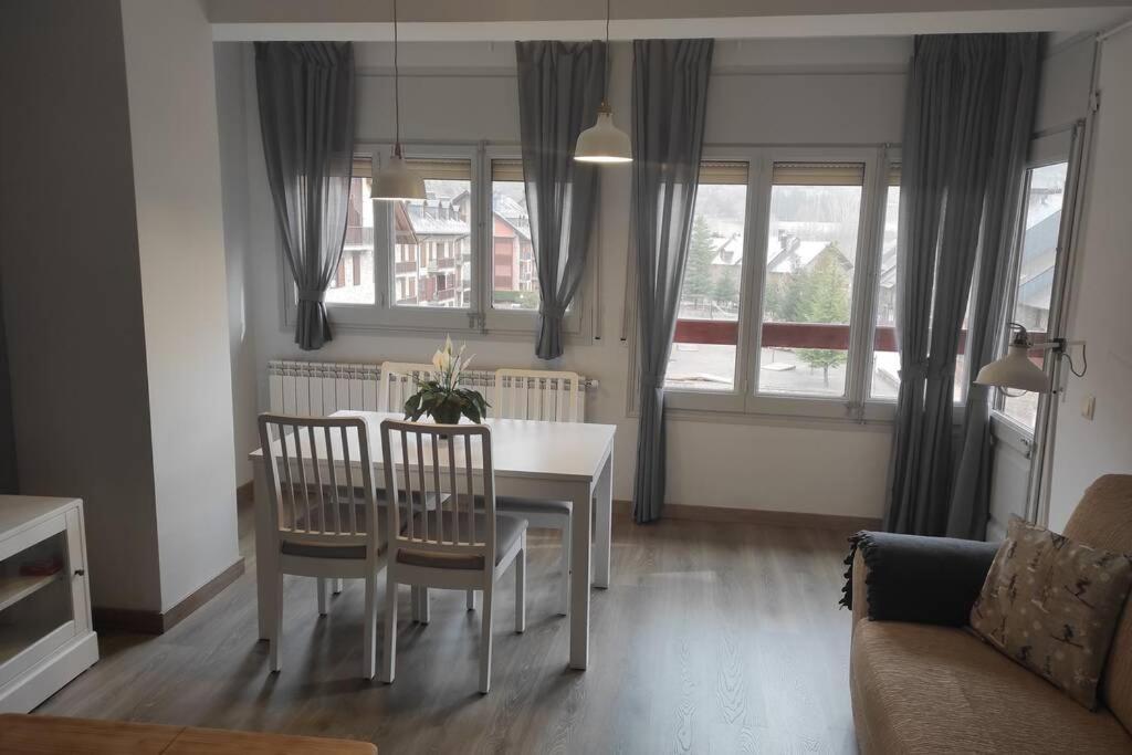 Bassiero Apartament Эстерри-д'Анеу Экстерьер фото